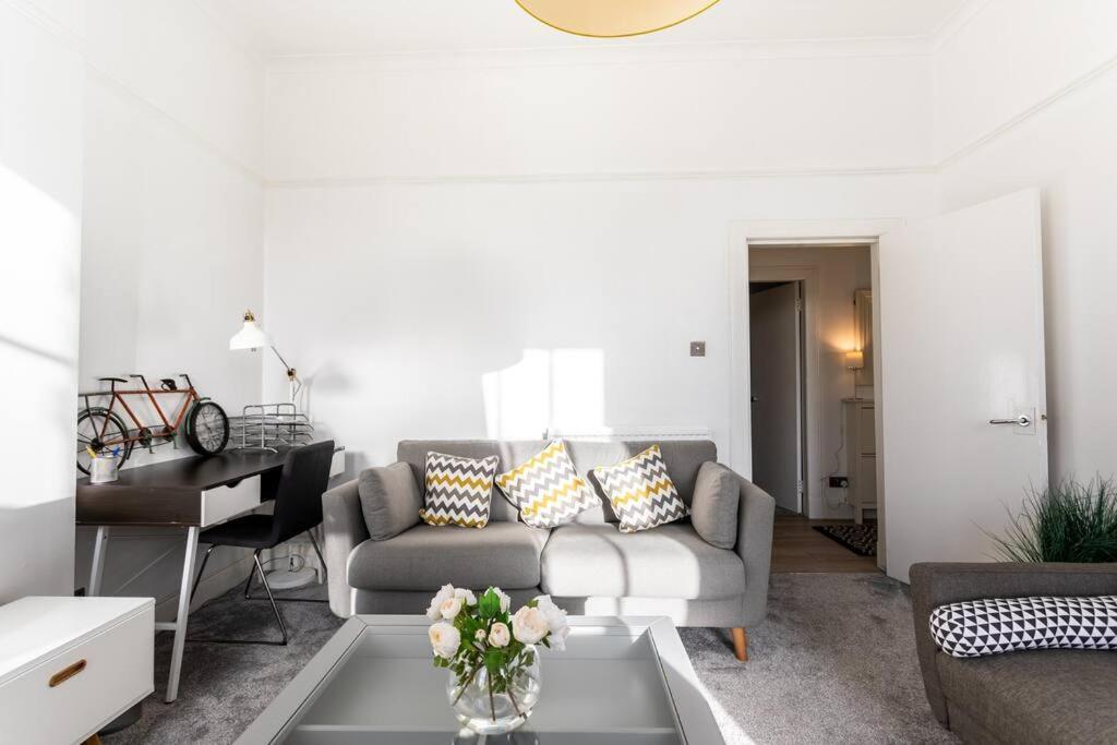 West End 5 Min Walk To Secc And Hydro Apartamento